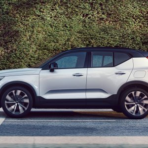 2020-volvo-xc40-recharge-21.jpg