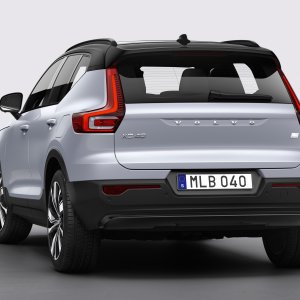 2020-volvo-xc40-recharge-10.jpg