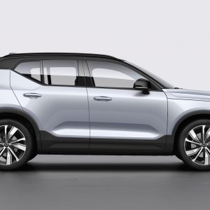 2020-volvo-xc40-recharge-14.jpg