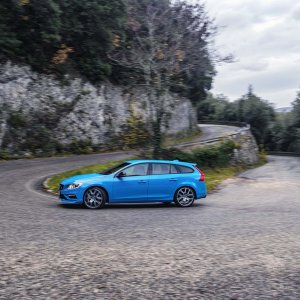 2017-volvo-s60-polestar_100596638_h.jpg