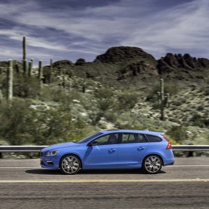 2017-volvo-s60-polestar_100596668_h.jpg