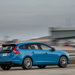 2017-Volvo-V60-Polestar-105.jpg